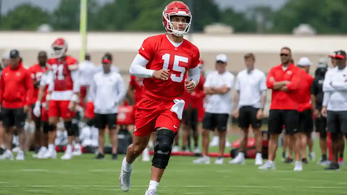 Patrick Mahomes' Stunning ACL Recovery Raises Chiefs Super Bowl Hopes in 2026